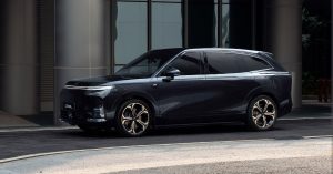 Side view of Xpeng G9L, featuring sleek design, alloy wheels, and modern exterior.